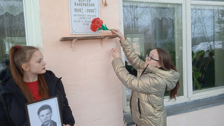 Торжественная линейка памяти Сергея Петрова..